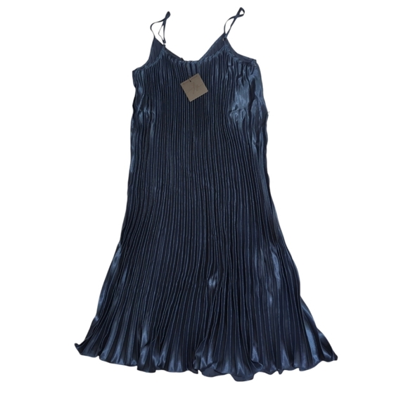 Flaw NWT Dress Forum Pleated Satin Cocktail Dress Size S - Picture 3 of 10